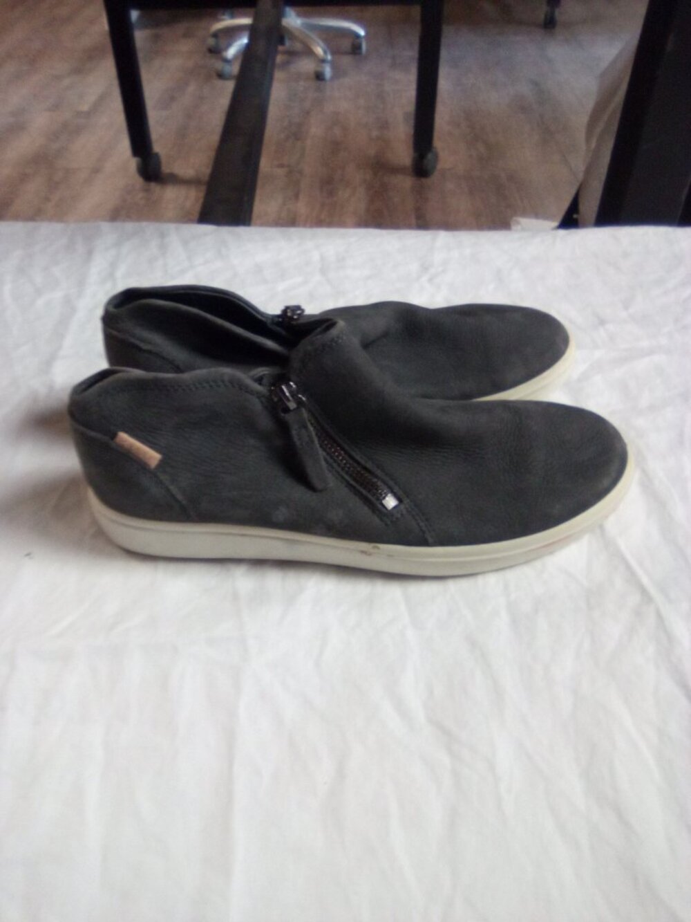 Ecco grey leather booties
